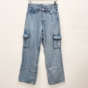 Old Navy Extra High Waisted Sky Hi Wide Leg Cargo Jeans Light Wash Size 2 ‘24